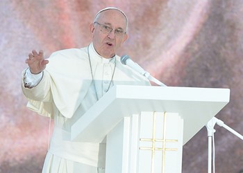 Pope Francis calls for more support for migrants IMAGE
