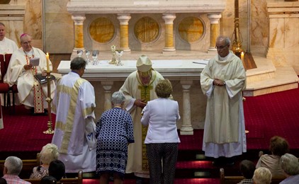 LITURGY MATTERS: Celebrants or Consumers? It matters!  Part 3: The preparation of the gifts IMAGE